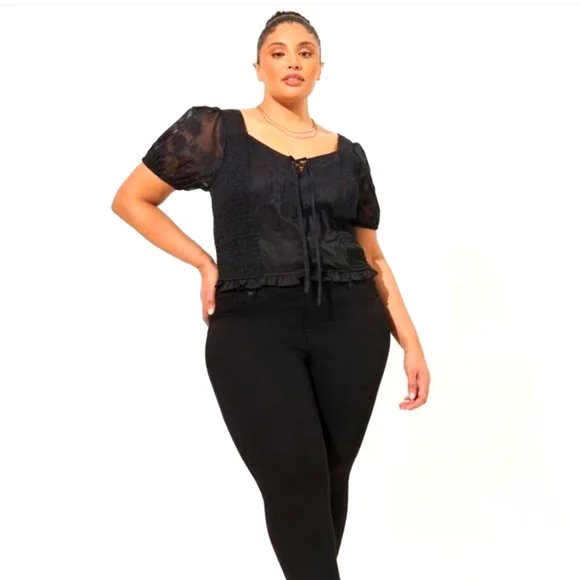 Cotton Clip Floral SmockedCrop Top from Torrid NWT - Picture 4 of 5